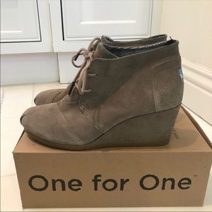 Toms Suede Wedges